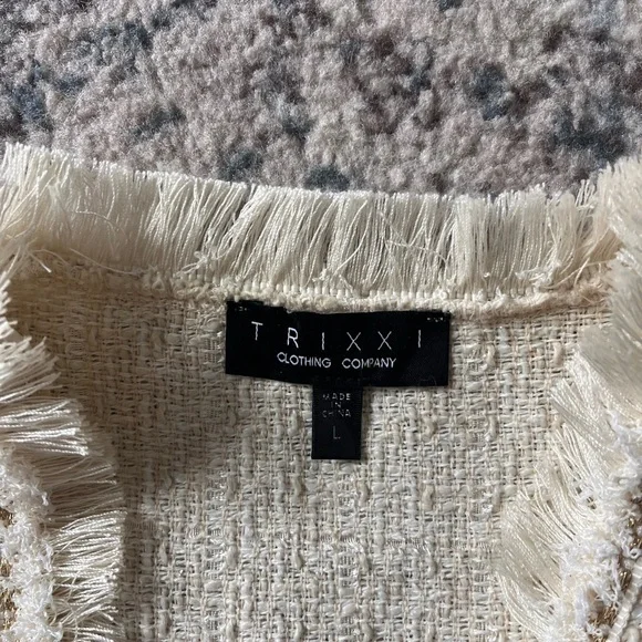 Elegant Cream Tweed Dress - Picture 3 of 4